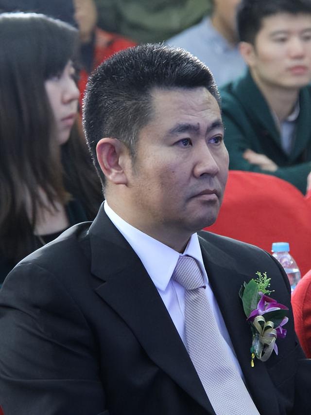 退休6个月还没享福就去世，一辈子无儿无女，他比罗京更令人惋惜