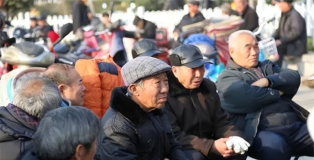 若不搬走这“三座大山”，中国人口总数，将在2056年被老美反超