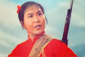 吃里爬外，永不回国？她带领30名演员选择留美，如今垂垂老矣回来图片