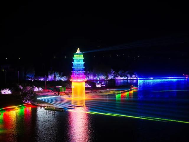 夜宴浩江湖！“超级月亮”与凌云塔共辉，沅江新夜景美出圈