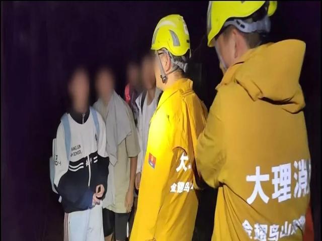 4名“驴友”苍山迷路被困