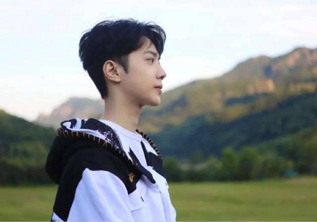 陪玩陪睡只是冰山一角，代孕、陪客旅行、男星爆潜规则，个个荒唐