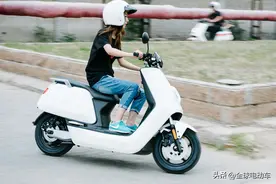 一辆电摩能骑多久？骑一年电摩比摩托车省多少钱？行内人说出实情图片