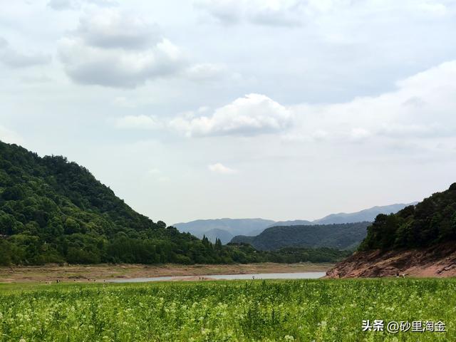 亭下湖