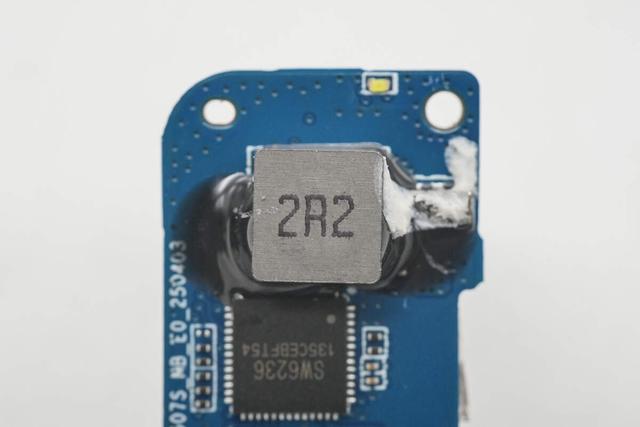 薄至8.7mm，轻松放进口袋，小米22.5W 5000mAh磁吸超薄充电宝拆解