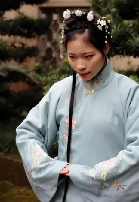 古代女子常说 “万福金安”，“万福” 这个行礼动作有啥讲究？