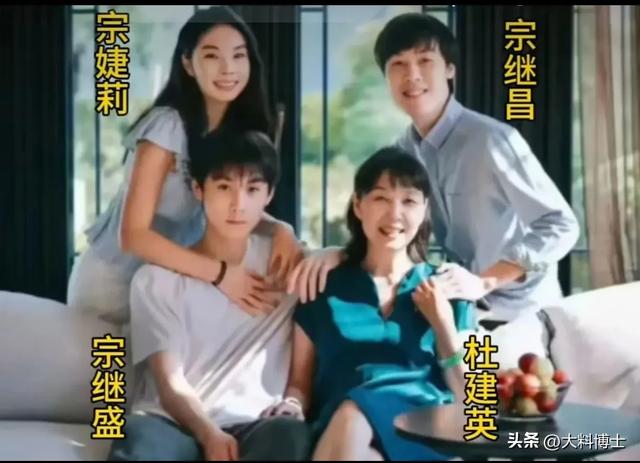 杜建英年轻时照片曝光，长得漂亮，学历又高，难怪被宗老相中！