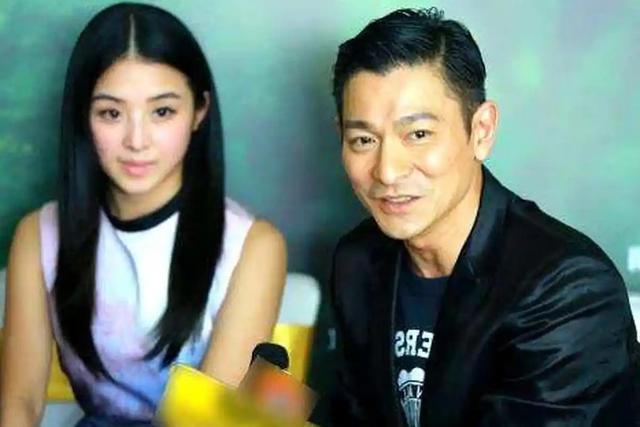 陪玩陪睡根本不够！认干爹、舔手指，背地里的阴暗面彻底藏不住了