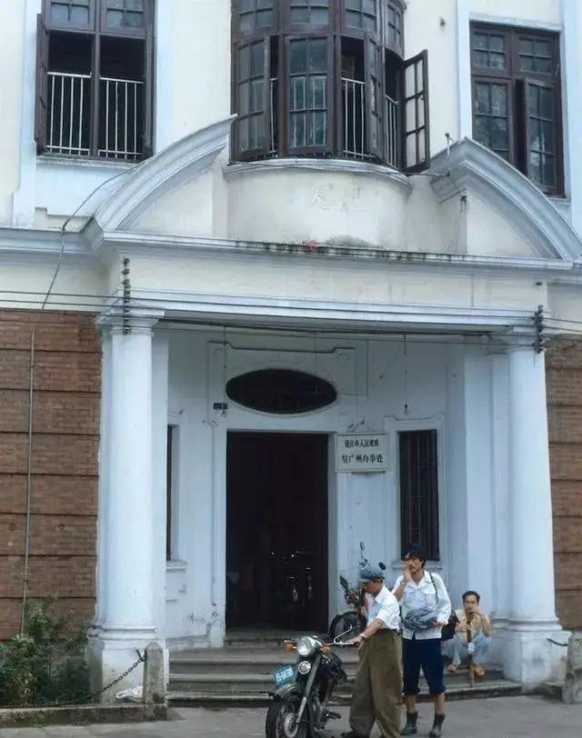 太罕见了！1985年的广州沙面岛，一个游客都没有