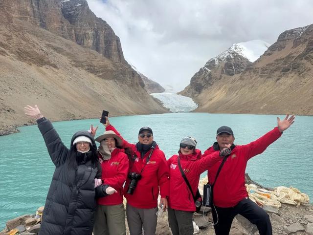 一位95后深圳女孩，本想考个驾照，却意外踏上环驾中国100天之旅