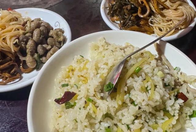 跟着赛事游遵义 │ 红花岗小巷里的宝藏小店，承包你的烟火胃！