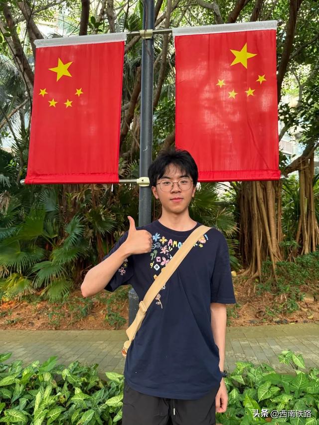 今天，站车里一片热闹！
