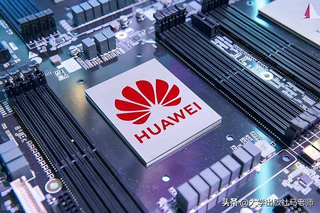 华为7 纳米的微光，照见山河的脊梁以及它背后不肯弯折的民族