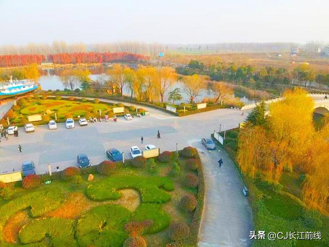 余晖照在金灿灿的淮河博物馆特有韵味