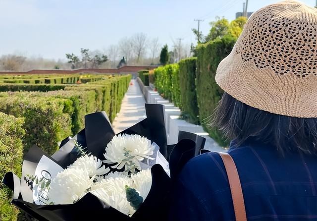 一个残忍预感：将来50后60后不在了，恐怕坟头没有人清明节烧纸了