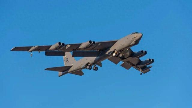 美军压境，B-52现身，委内瑞拉要变天？马杜罗能否顶住美国重拳