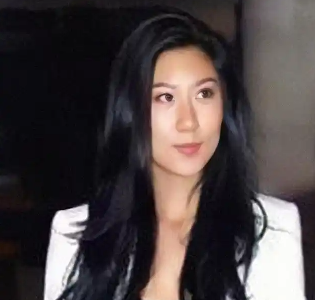 被谢贤养了12年，用青春换来2000万的Coco，已经走上了另一条道路