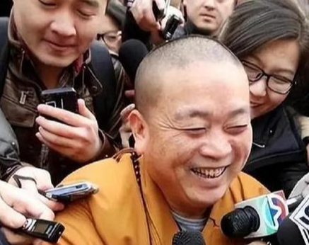 释永信被查后，令人担心的事就发生了！著名央视主持人受到牵连