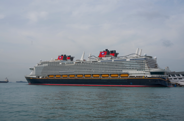 首发！等了一年多终于启航，我坐上了全世界“最快乐”的船