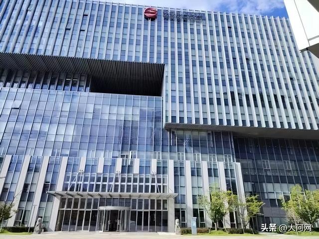浙江绍兴地铁2号线被曝列车深夜撞上保洁员致多人伤亡，官方回应：致3死1伤，已提级调查