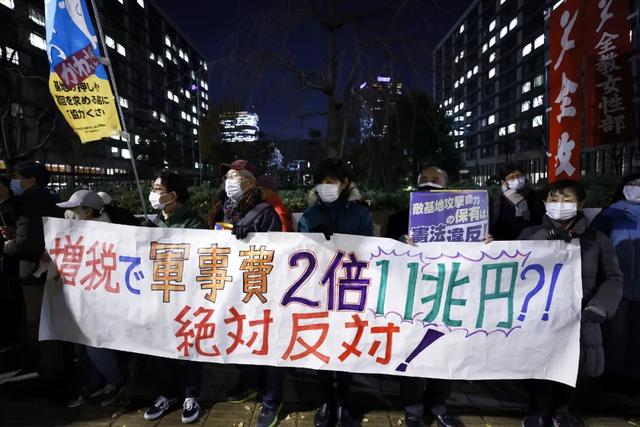 歼15雷达照射后，惹怒中国的恐慌在日蔓延，高市首相位还能赖多久