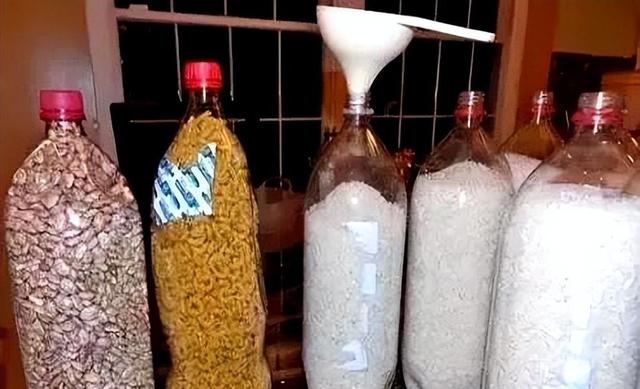 建议马上停止用这种瓶子，能渗透出很多致癌物质，家里有的赶紧扔
