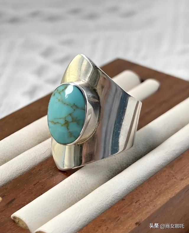 这样搭配,绿松石也能高级又日常!