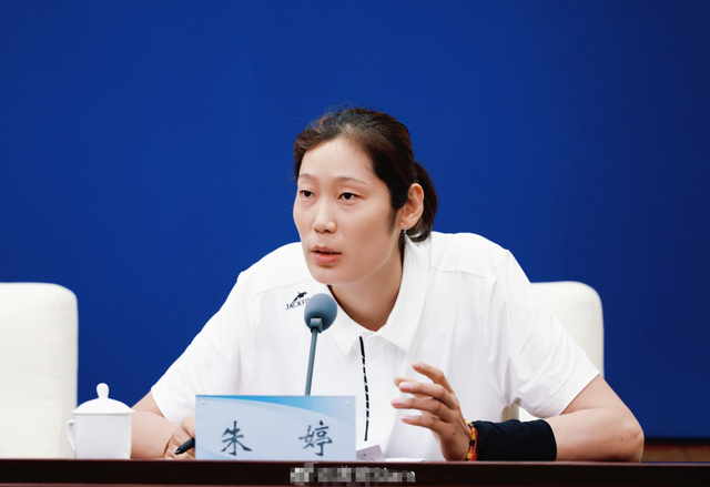 “远走”意大利10个月，官媒揭开朱婷真实处境，郎平说的一点没错