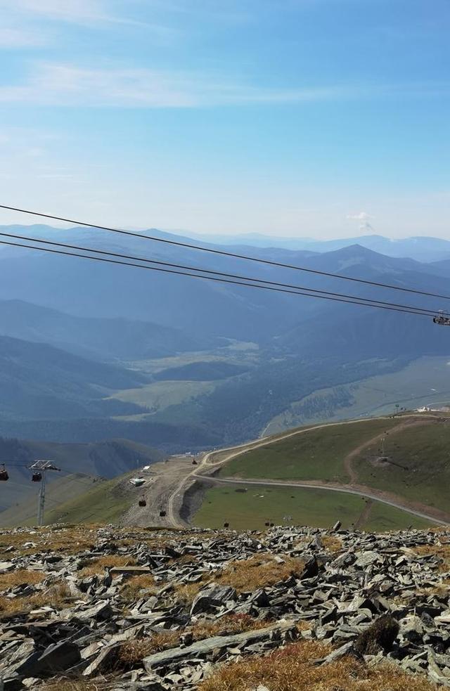 登上新疆云霄峰，一览四国景！