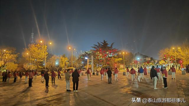 泰安：只知道这儿白天热闹，没想到晚上也很火爆，看来这样改对了