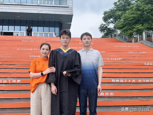 AI团圆 爱同框｜以坚守之名 向家人告白