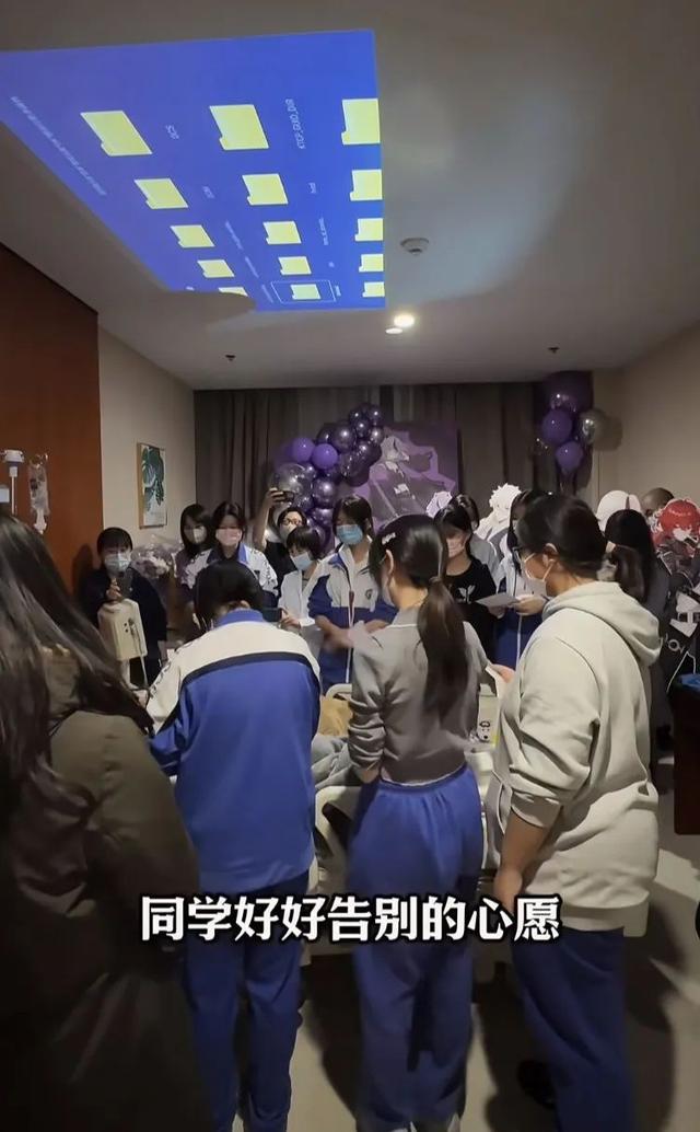 在三里屯逛殡葬店，买到了人生墓碑