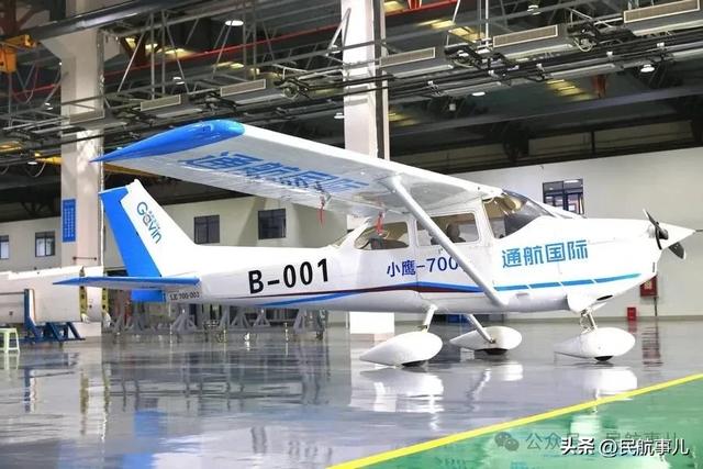 我国自主研制小鹰700飞机获颁型号合格证