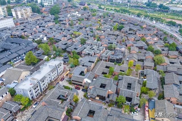 西昌古城始建于明洪武二十年，是凉山地区珍贵文物遗存最多的地方