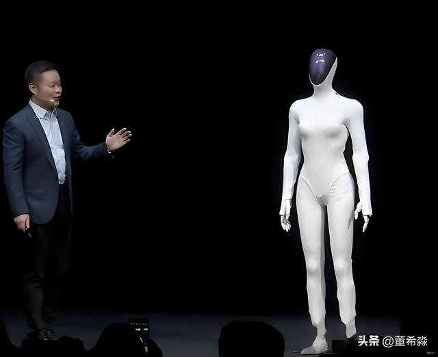 马斯克点赞小鹏机器人背后：一场心照不宣的万亿阳谋？