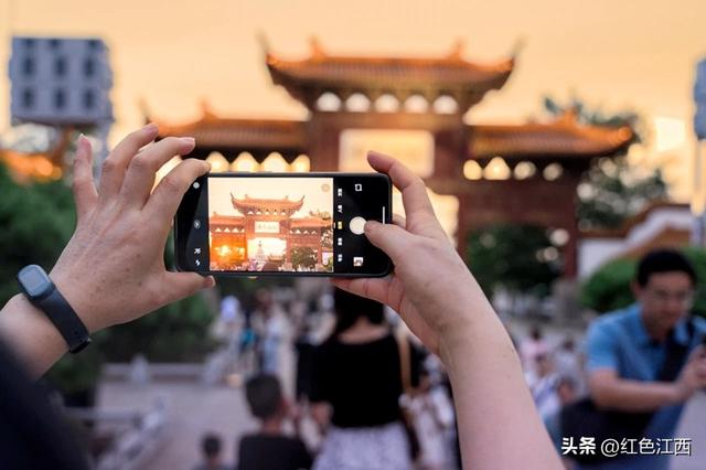 与黄鹤楼的N次“面基”：从课本插图到镜头里的千年活历史