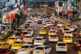 DeepSeek：重庆月薪1万是什么水平？答案出乎意料！图片