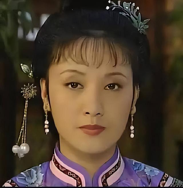 凤辣子邓婕：为爱弃亲子	，当后妈受尽委屈，今68岁无儿女活出精彩