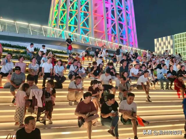 “第一天出去旅游的人已老实”!多地景区人人人人人,广州南站刷新两项历史纪录