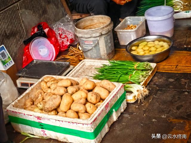 陕鄂交界的这宝藏小城，真是陶渊明的桃花源，在老街逛吃停不下来