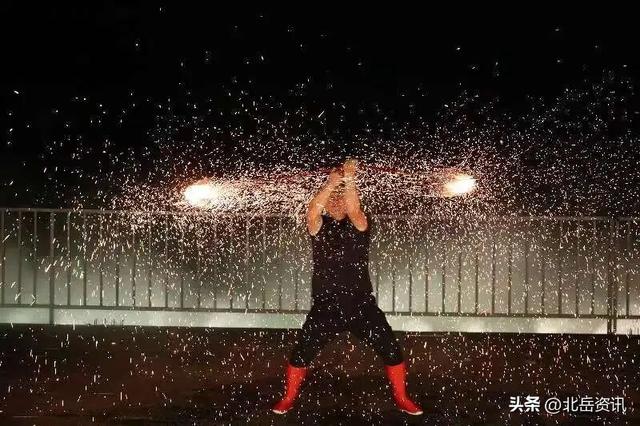 国家级非遗“风火流星”在神溪度假区上演
