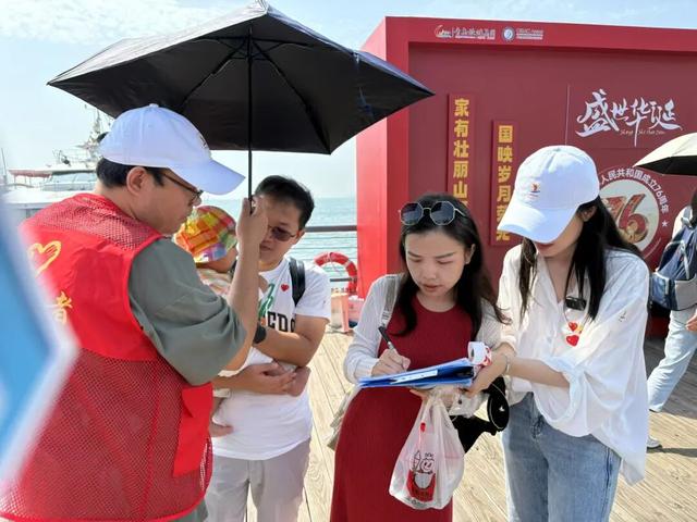 我和游客在一起 | 青年文旅志愿者，假期随时在您身边