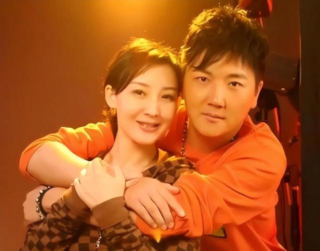 她，主持出身，一婚嫁老师，二婚嫁富二代，三婚嫁歌手，如今怎样