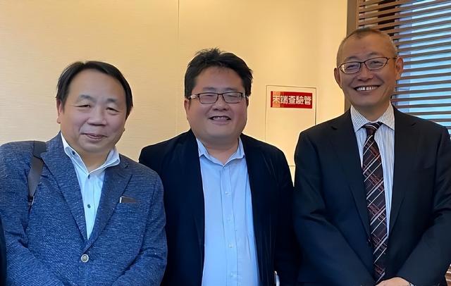 高市早苗疯狂反华，背后竟是两个中国败类在出谋划策！