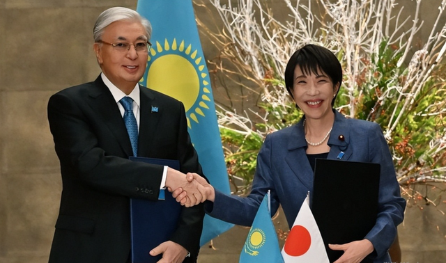 日本天皇亲自出山，对中国的反击正式开始，高市早苗憋出了一妙计