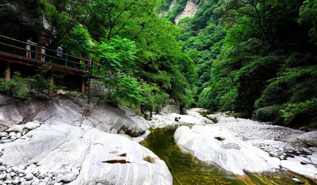 对秦岭违规穿越探险说“不”，是我们守护秦岭的共同责任