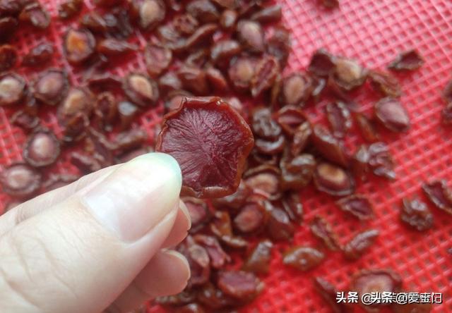 一健脾，二消炎，三养心，遇到买10斤，一切一晒，酸甜可口有嚼劲