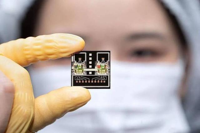 黄仁勋赞"中国芯片爆发"！英伟达新GPU发布，砸10亿和诺基亚搞6G