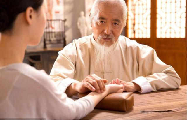 为什么有的人一坐车就头晕想吐？原来，他们的身体发生了变化