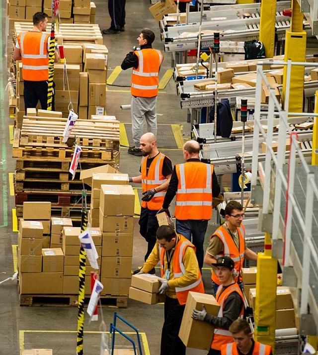 美国科技巨头裁员上万人，AI是挡箭牌，调查显示六成企业未见收益